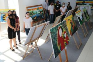 Exposição de pinturas amazônicas de ex-interno do CDPM2 está aberta ao público na Defensoria Pública do Estado