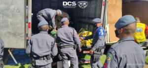 Polícia Militar auxilia no transporte de cilindros de oxigênio em Manaus