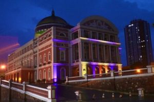 Ação da Sejusc ilumina o Teatro Amazonas em homenagem ao Dia Internacional da Síndrome de Down