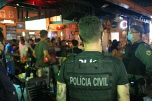 CIF fechou 23 estabelecimentos e encerrou três festas clandestinas durante o final de semana em Manaus