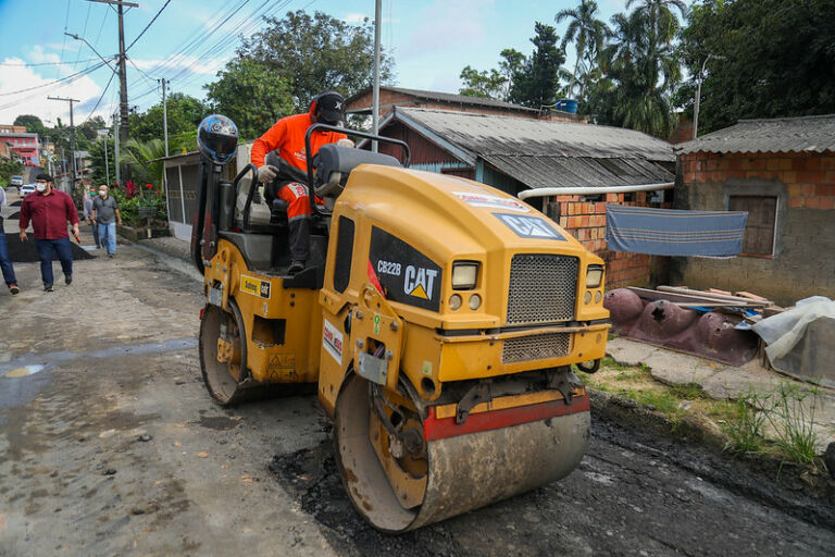 Prefeito David Almeida vistoria ações do pacote de Obras de Inverno no Monte das Oliveiras
