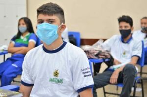 Estudantes avaliam retorno em primeiro dia de aula presencial