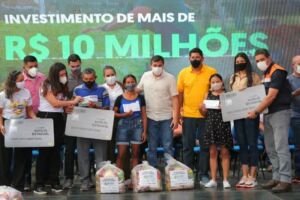 Governo do Amazonas encerra a entrega do Auxílio Enchente em Parintins e beneficia quase 10 mil famílias no município