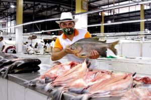 Após cheia, Prefeitura finaliza revitalização da Manaus Moderna e devolve aos permissionários